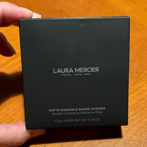 Laura Mercier Matte Radiance Baked Powder Compact Bronzer - Picture 3 of 13